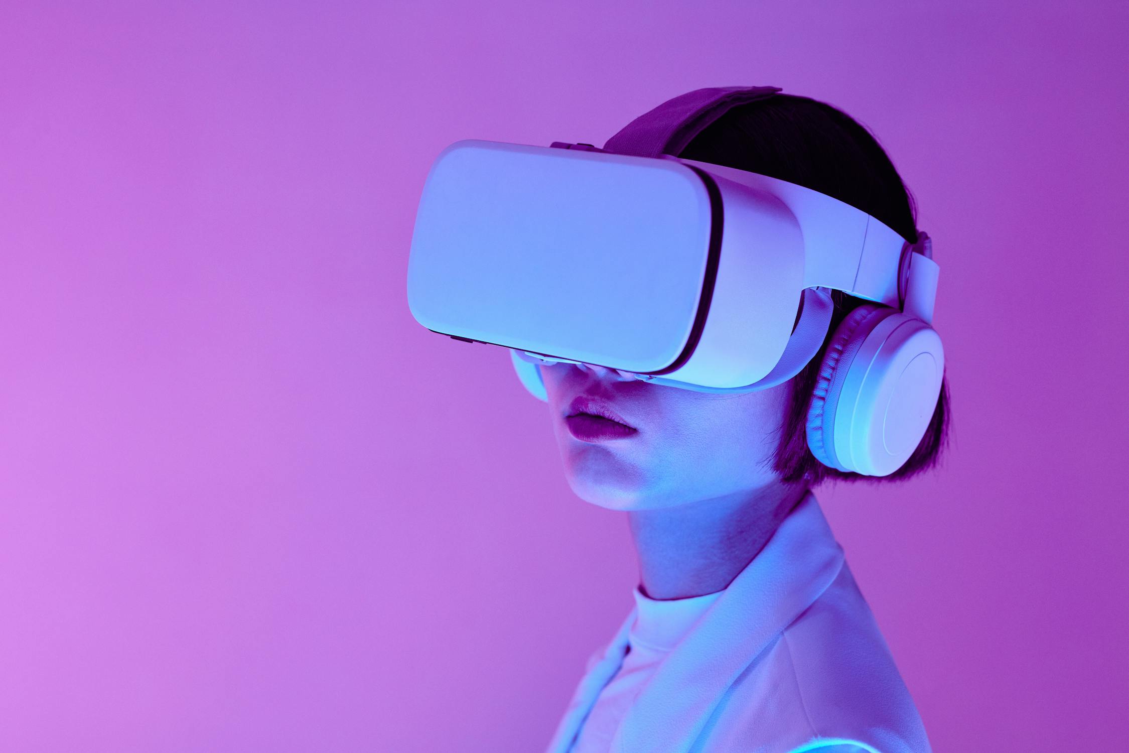 Uczenie maszynowe i VR w terapii poznawczej - co mówi największy przegląd systematyczny 2025 roku?